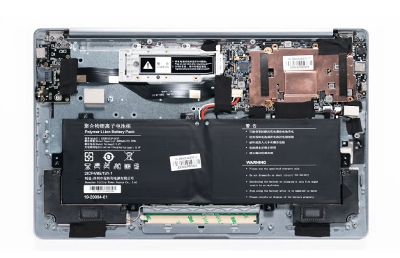 【猪王的良心结语】上图是中柏 ezbook s5的拆机实拍图,散热铜板无